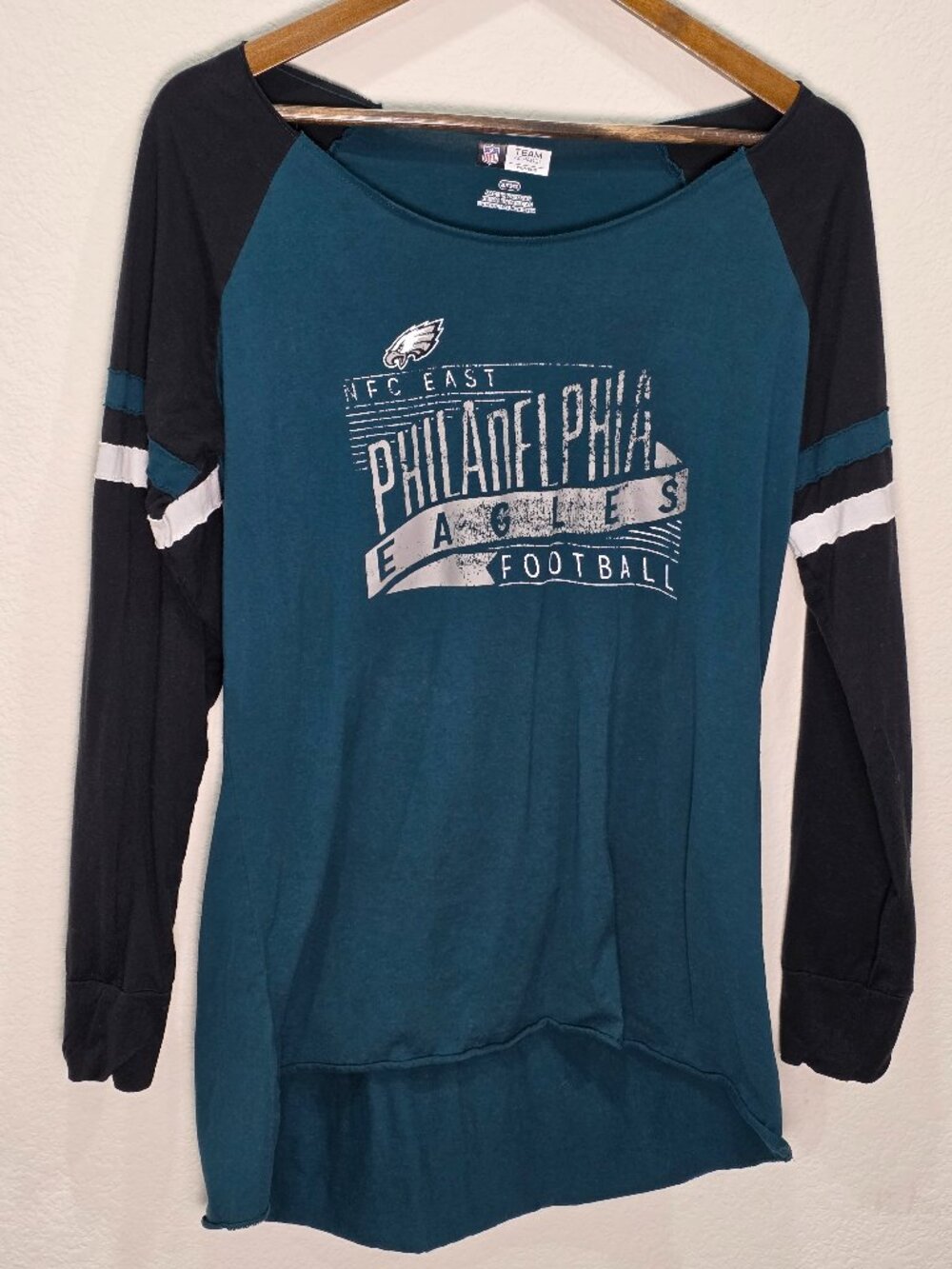 NFL Team Apparel Philadelphia Eagles Raglan Long Sleeve 100% Cotton Shirt XL